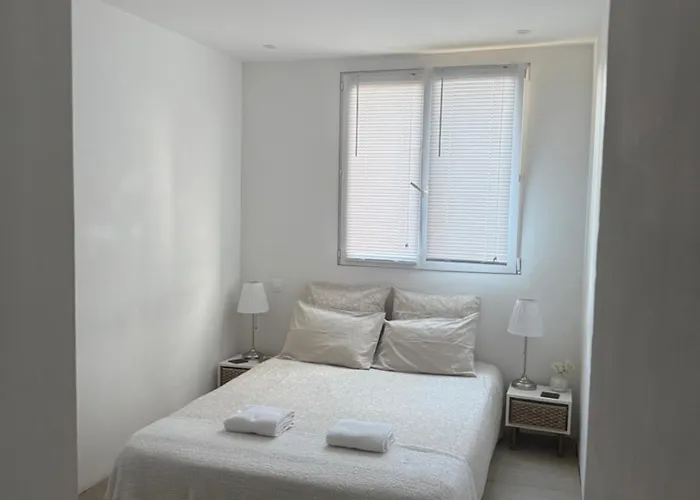 Location Proche De Toute Commodites A 1 Minute Du Tramway Et A 9 Min De Centre Ville Et Parking Gratuit Dans Residence Privee