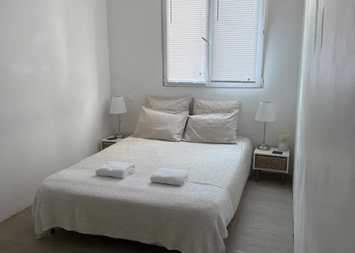 Location Proche De Toute Commodites A 1 Minute Du Tramway Et A 9 Min De Centre Ville Et Parking Gratuit Dans Residence Privee